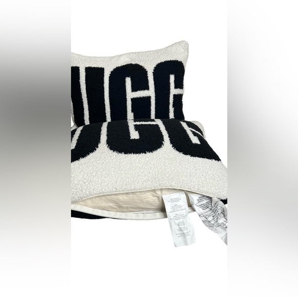 UGG Poppy Logo Pillow Set Of 2 - Picture 6 of 11